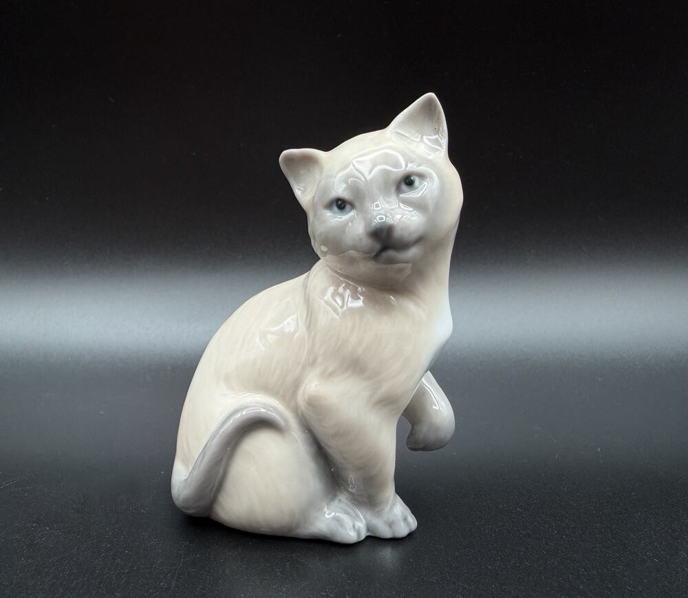 Lladro Lucky Cat Porcelain Figurine 3” Siamese Kitty Handmade in Spain